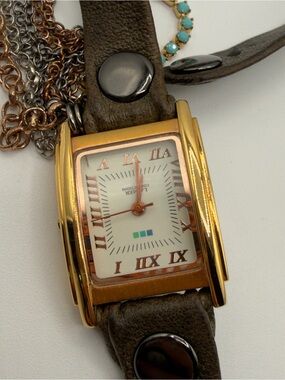 La Mer Collections Women's Paris Chain Wrap Watch in brown and gold